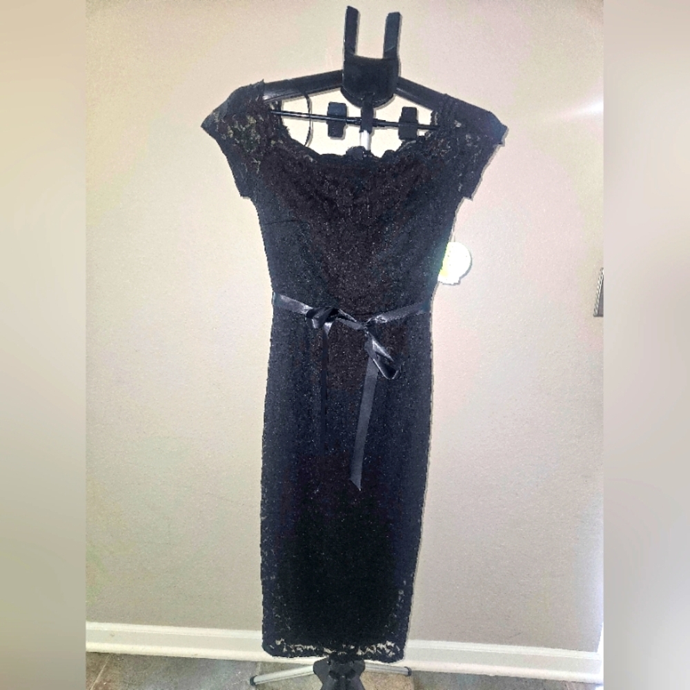 NWT Windsor Black Lace Off-Shoulder Midi Dress Size Small